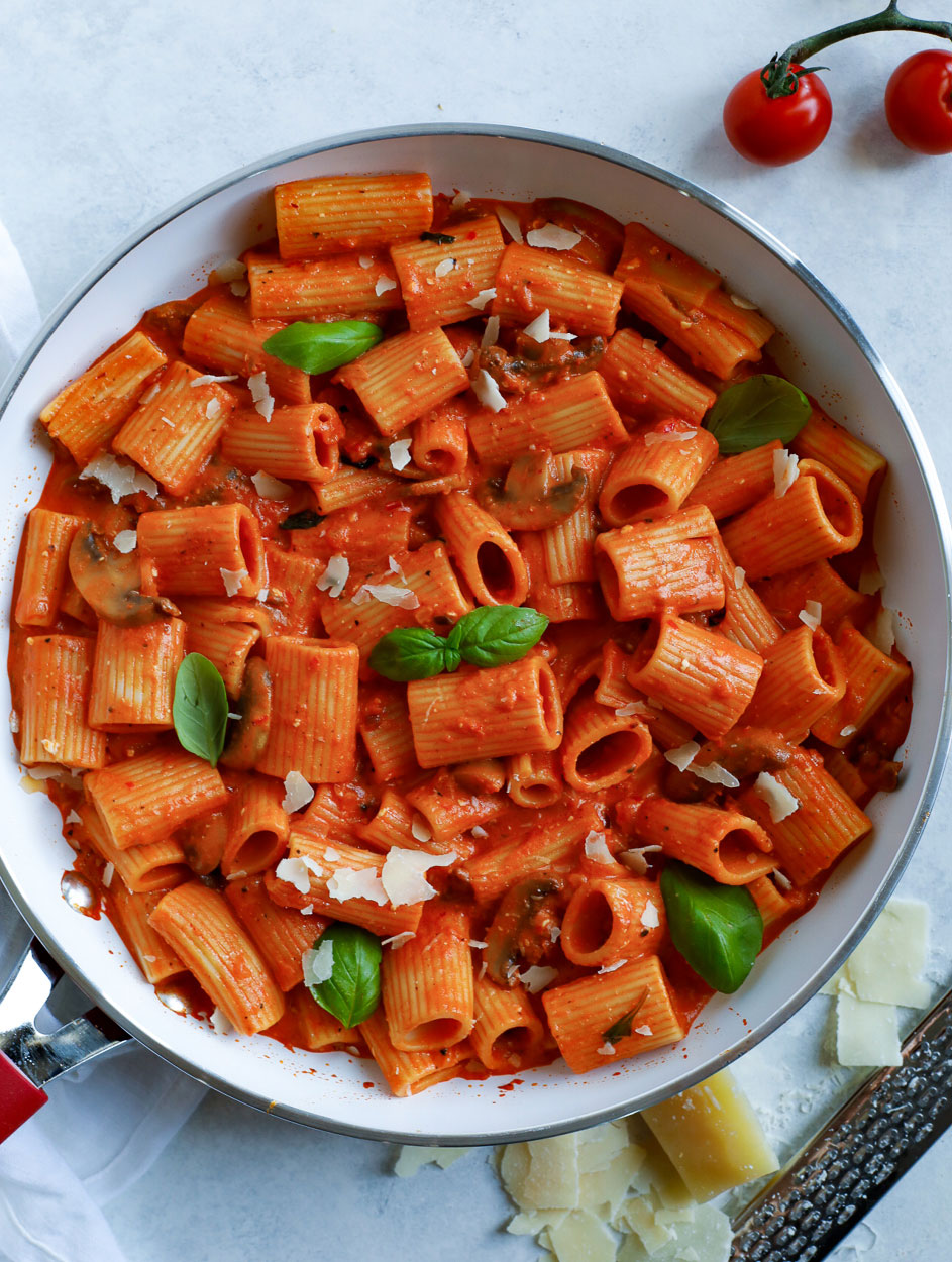 Creamy Red Pepper Pasta Pasta – Cookin' With Mima