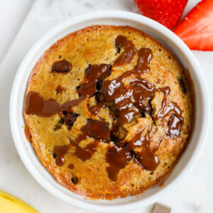 Baked oats with banana chocolate chips.