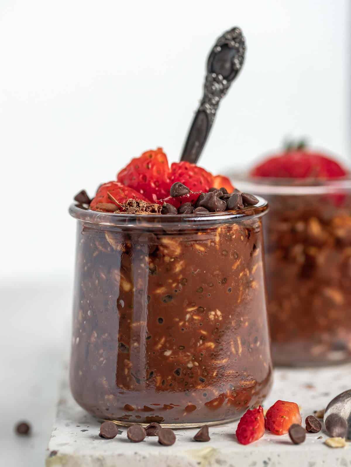 https://www.cookinwithmima.com/wp-content/uploads/2022/01/Chocolate-Overnight-Oats-Recipe.jpg