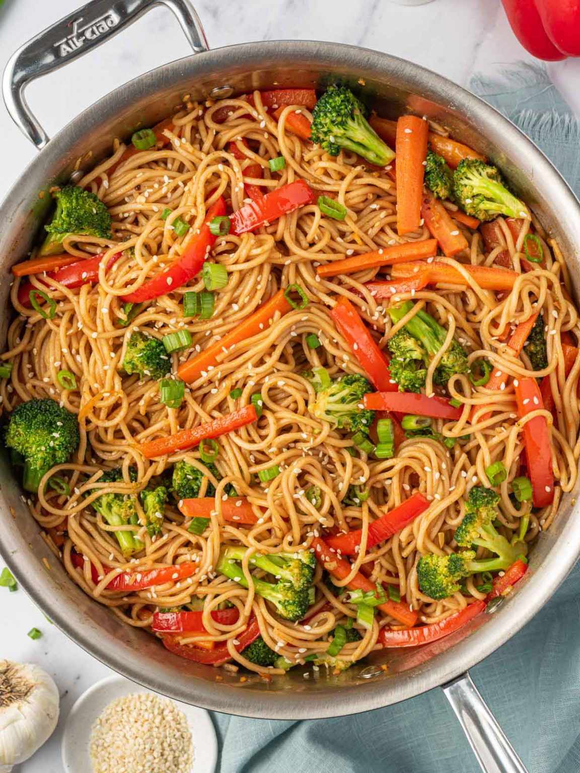 Easy Vegetarian Lo Mein Noodles – Cookin' with Mima