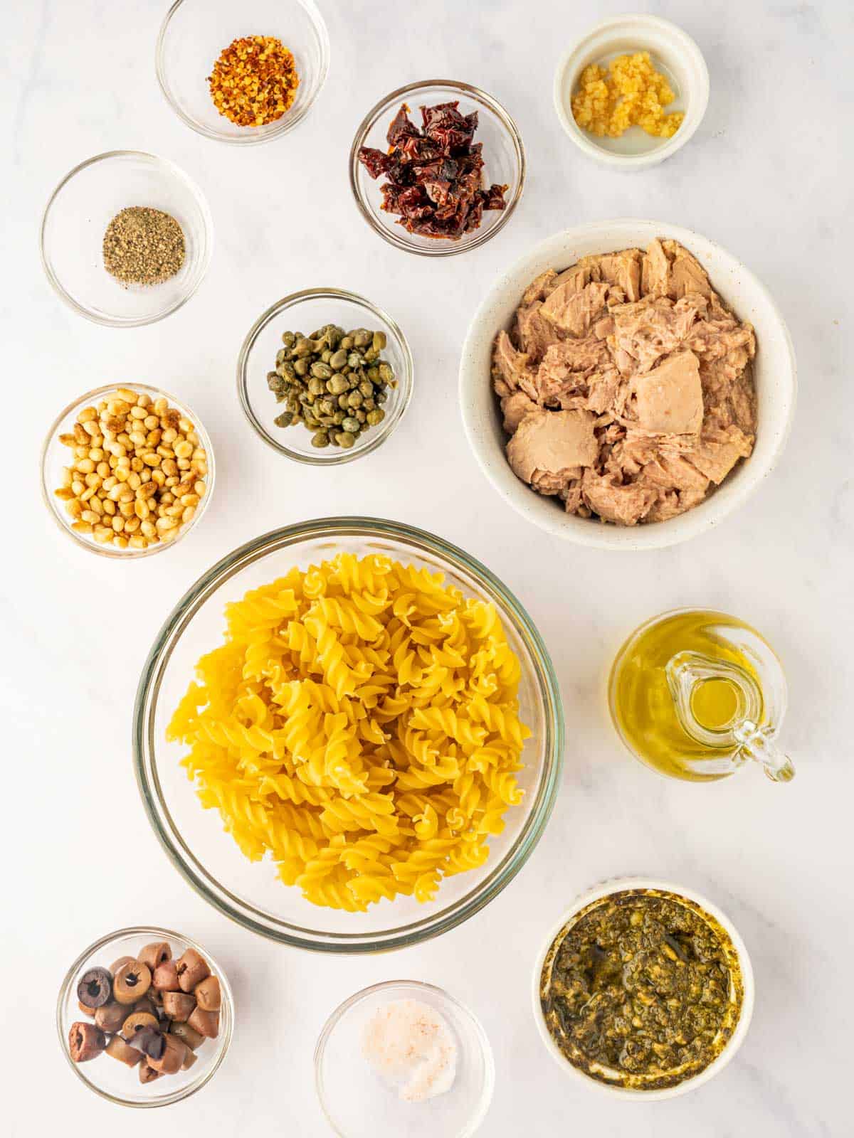 Ingredients needed for tuna pesto pasta.
