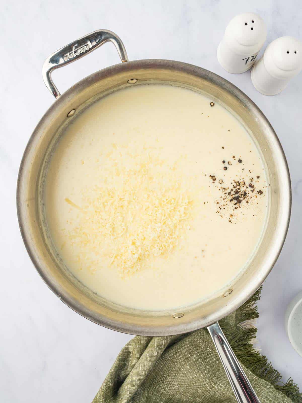 Cheese sauce for pasta.