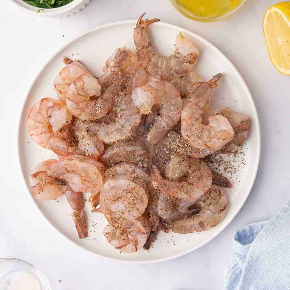 Raw shrimp seasoned with salt and pepper.