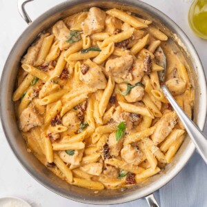 A spoon serves marry me chicken pasta.