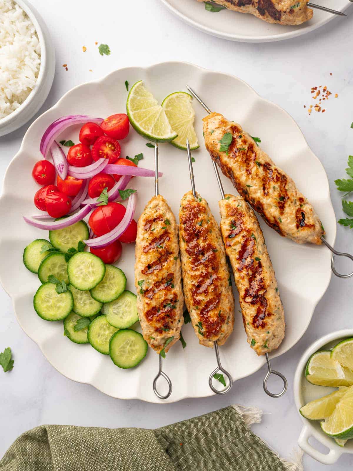 A platter of grilled chicken kofta and veggies.