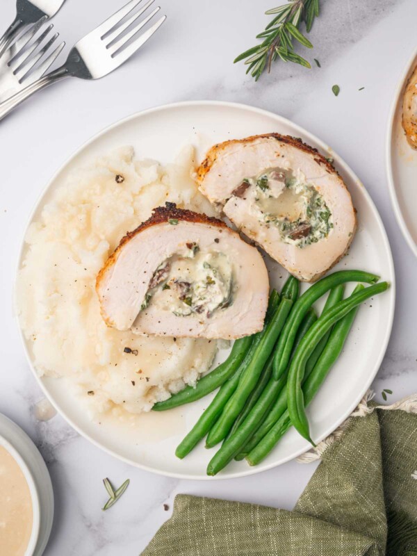 Stuffed turkey roll, mashed potatoes and green beans.